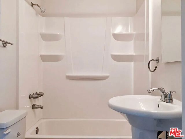 834 Laguna Avenue, Los Angeles, CA 90026