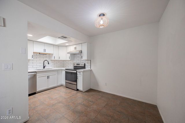6008 W AUGUSTA Avenue, Glendale, AZ 85301