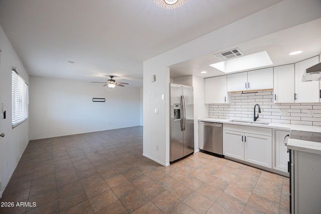 6008 W AUGUSTA Avenue, Glendale, AZ 85301