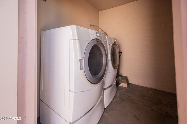 6008 W AUGUSTA Avenue, Glendale, AZ 85301