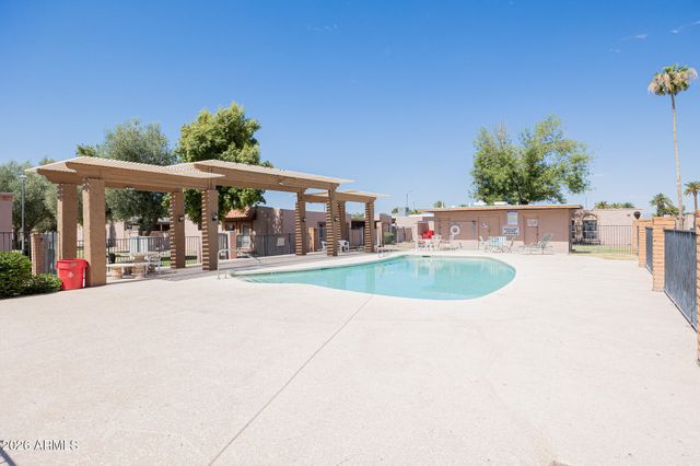 6008 W AUGUSTA Avenue, Glendale, AZ 85301