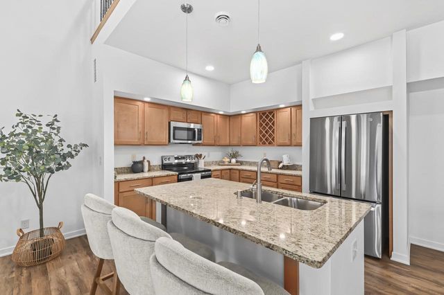 2703 Pond DRIVE, Saint Francis, WI 53235