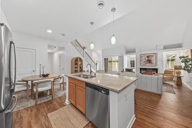 2703 Pond DRIVE, Saint Francis, WI 53235