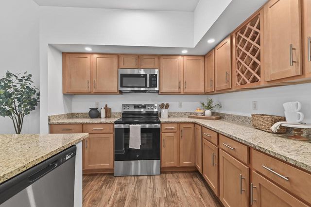 2703 Pond DRIVE, Saint Francis, WI 53235