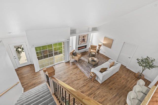 2703 Pond DRIVE, Saint Francis, WI 53235