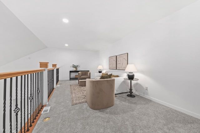 2703 Pond DRIVE, Saint Francis, WI 53235