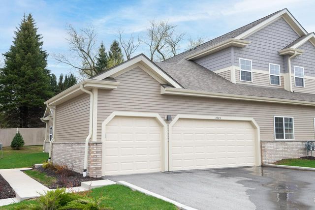 2703 Pond DRIVE, Saint Francis, WI 53235