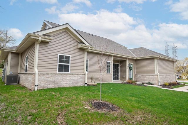 2703 Pond DRIVE, Saint Francis, WI 53235