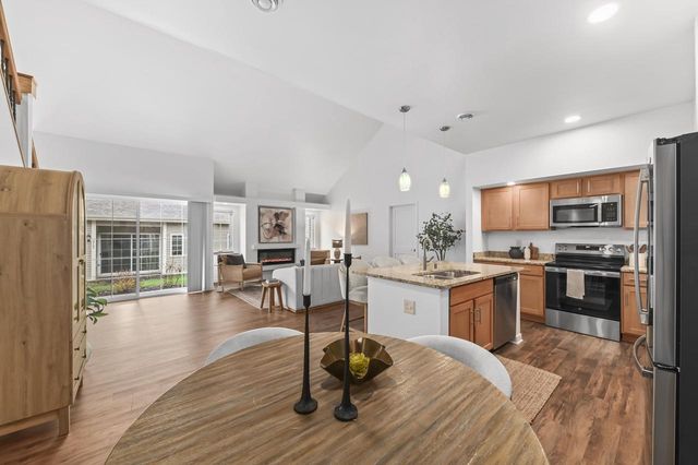 2703 Pond DRIVE, Saint Francis, WI 53235