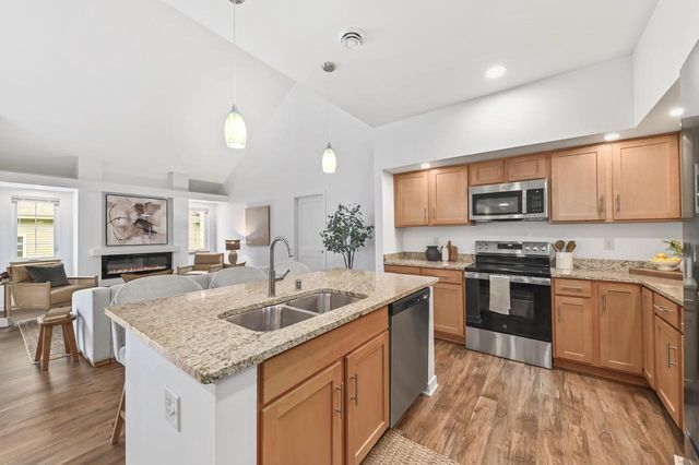 2703 Pond DRIVE, Saint Francis, WI 53235