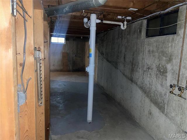 1445 Fairmeadows Lane, St Louis, MO 63138