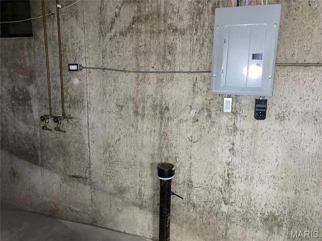 1445 Fairmeadows Lane, St Louis, MO 63138