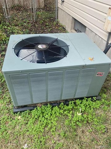 1445 Fairmeadows Lane, St Louis, MO 63138