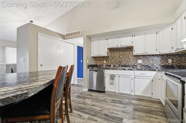 61212 Greenwood Drive, South Lyon, MI 48178