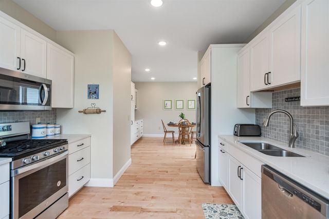 13 Clover Lane, Hinesburg, VT 05461