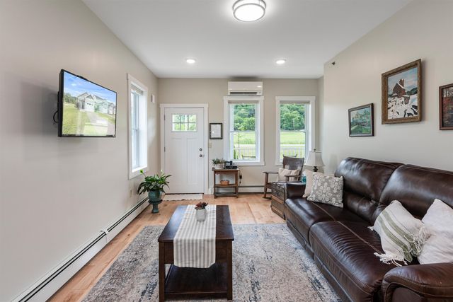 13 Clover Lane, Hinesburg, VT 05461