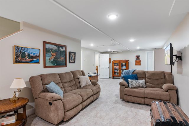 13 Clover Lane, Hinesburg, VT 05461