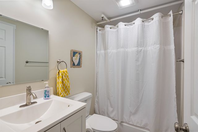 13 Clover Lane, Hinesburg, VT 05461