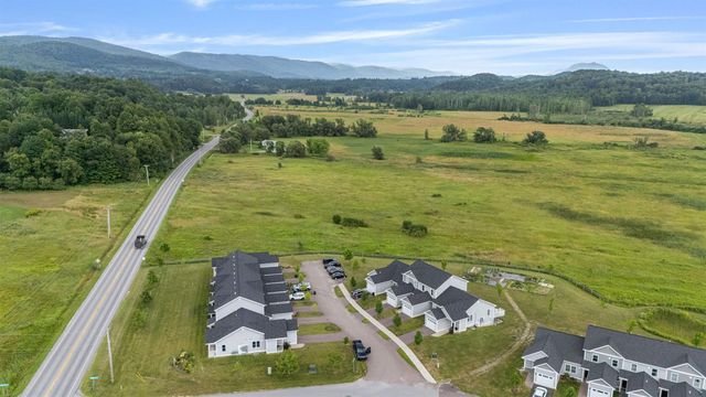 13 Clover Lane, Hinesburg, VT 05461