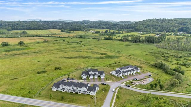 13 Clover Lane, Hinesburg, VT 05461
