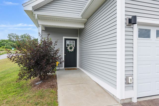 13 Clover Lane, Hinesburg, VT 05461
