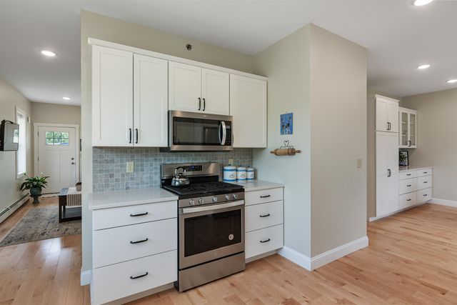 13 Clover Lane, Hinesburg, VT 05461