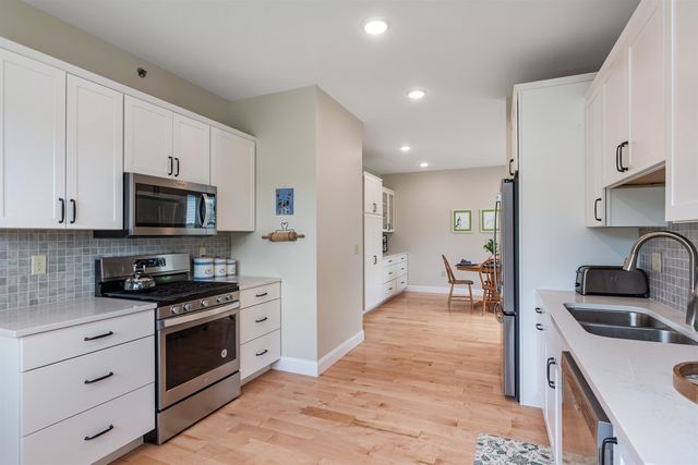 13 Clover Lane, Hinesburg, VT 05461