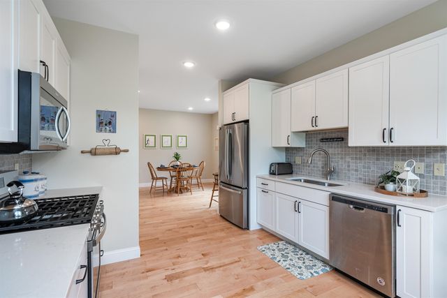 13 Clover Lane, Hinesburg, VT 05461