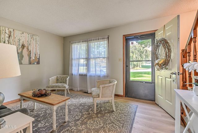 127 Oakcrest Circle, 4, Bristol, VA 24201