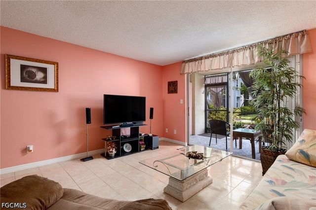 5959 Winkler RD 103, Fort Myers, FL 33919