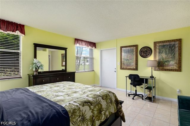 5959 Winkler RD 103, Fort Myers, FL 33919