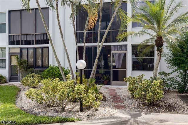 5959 Winkler RD 103, Fort Myers, FL 33919