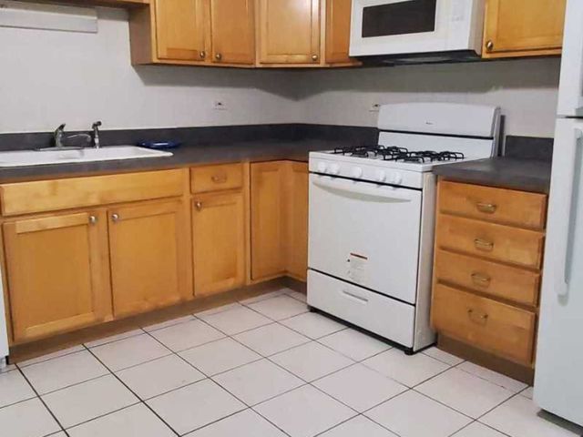 1643 W Sherwin Avenue 2C, Chicago, IL 60626