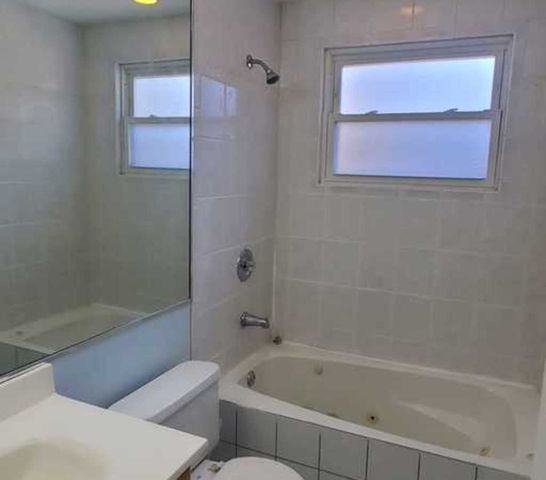 1643 W Sherwin Avenue 2C, Chicago, IL 60626