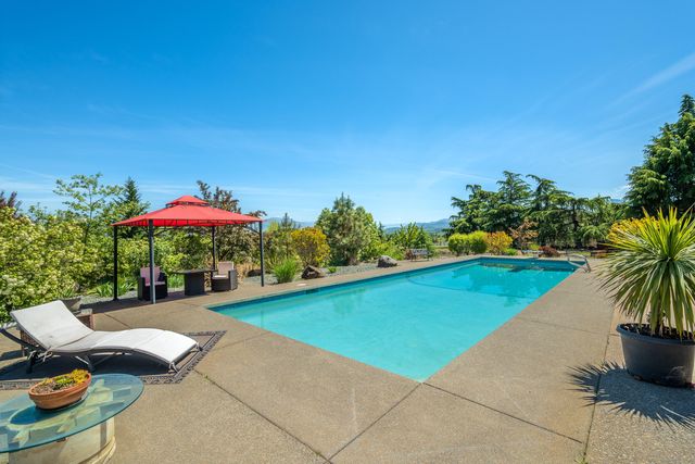 3715 Livingston Road, Central Point, OR 97502