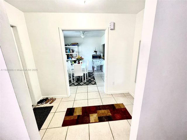 4109 Hayes St, Hollywood, FL 33021