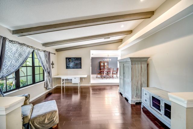 574 Juniper Place, Wellington, FL 33414
