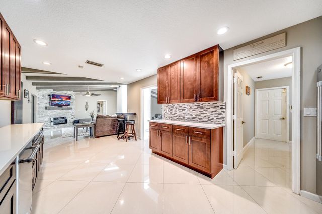 574 Juniper Place, Wellington, FL 33414