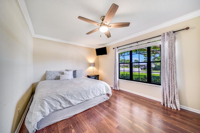 574 Juniper Place, Wellington, FL 33414