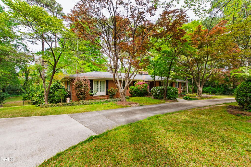 1609 E Davie Street, Raleigh, NC 27610