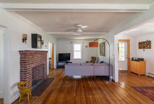 586 Nantasket Ave, Hull, MA 02045