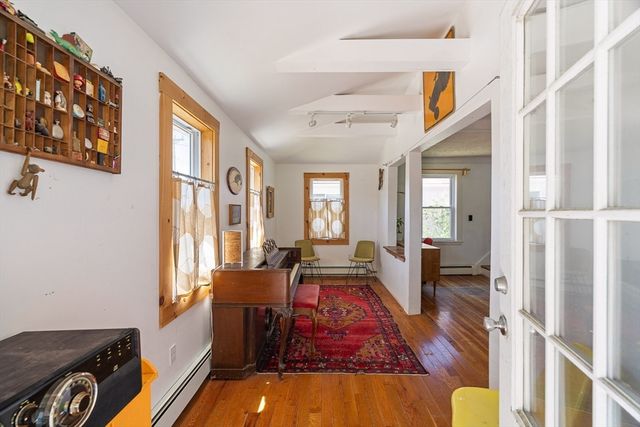 586 Nantasket Ave, Hull, MA 02045