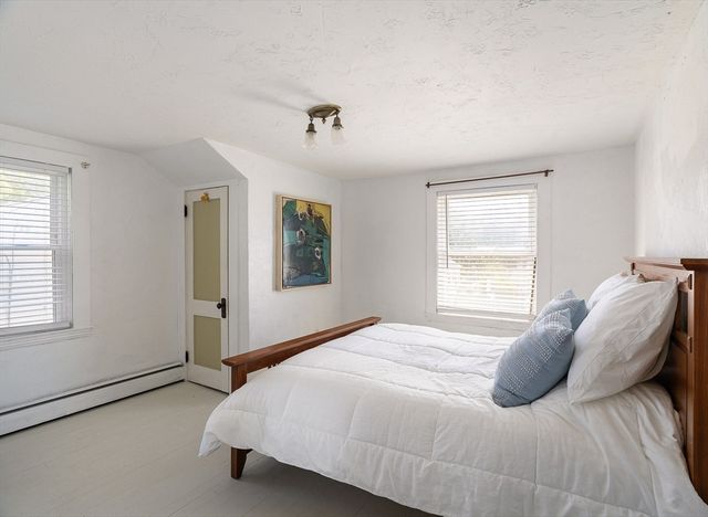 586 Nantasket Ave, Hull, MA 02045