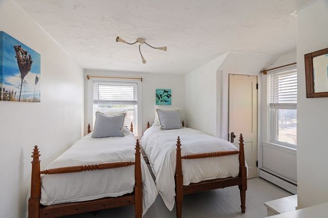 586 Nantasket Ave, Hull, MA 02045
