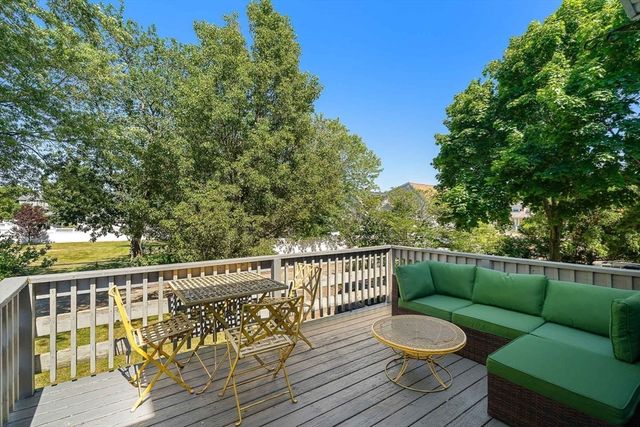 586 Nantasket Ave, Hull, MA 02045
