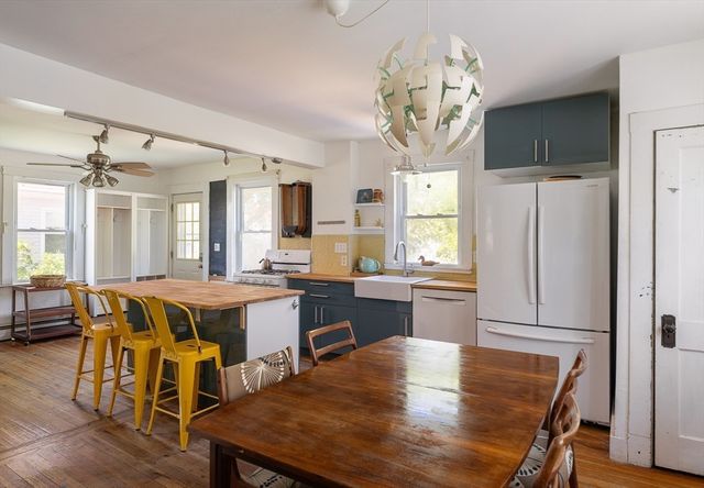 586 Nantasket Ave, Hull, MA 02045