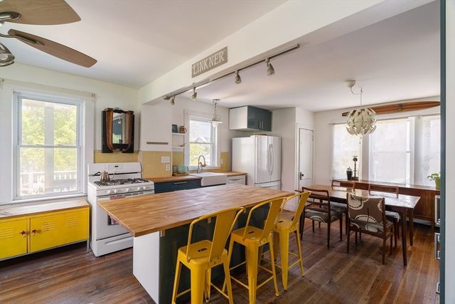 586 Nantasket Ave, Hull, MA 02045