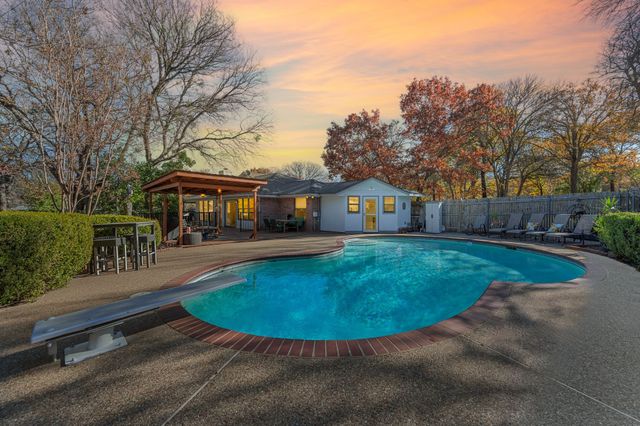 523 Canyon Trail Road, Weatherford, TX 76087