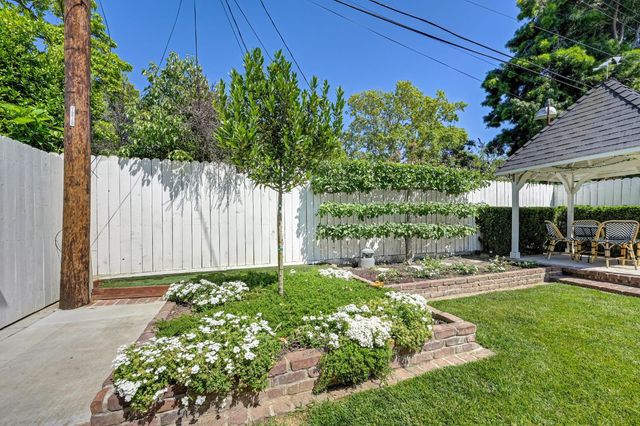 2755 25th St, Sacramento, CA 95818