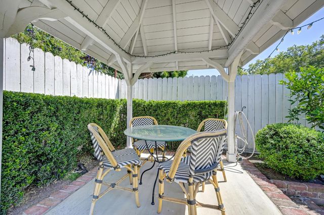 2755 25th St, Sacramento, CA 95818